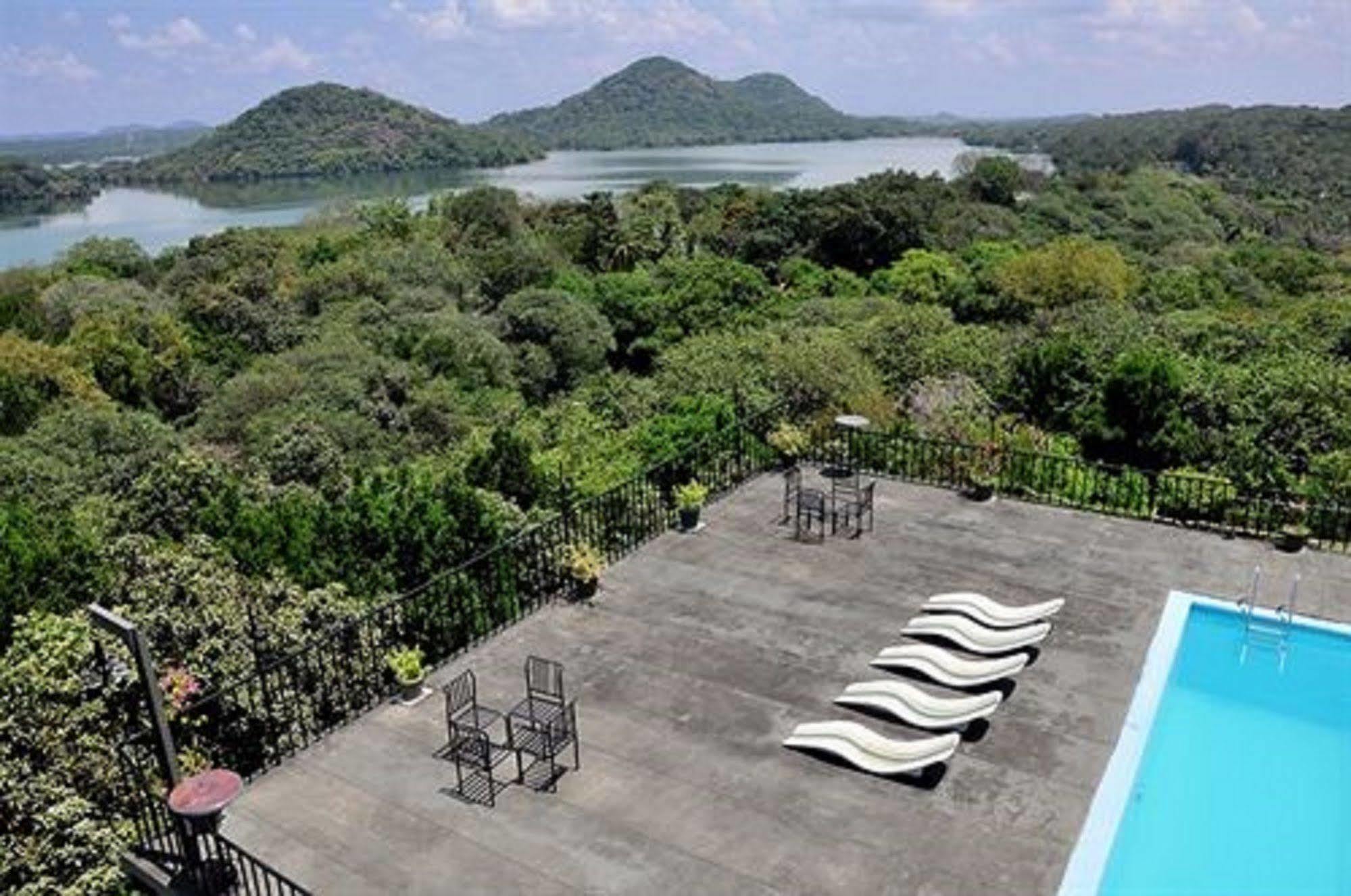 Lavendish Lake Giritale Polonnaruwa Luaran gambar